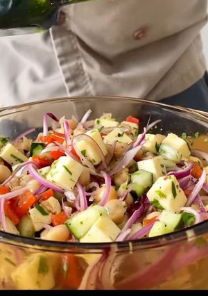 Una foto de Ensalada de garbanzos