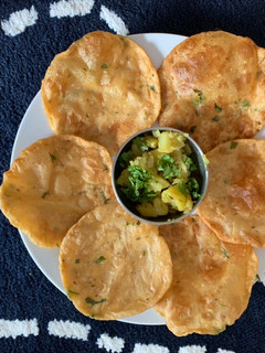 A picture of Aloo Puri with Dry aloo sabzi.