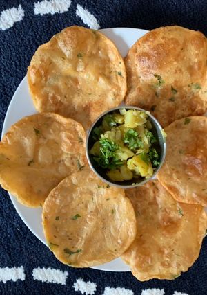 A picture of Aloo Puri with Dry aloo sabzi.