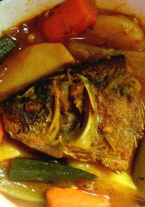 সবজি দিয়ে মাছের ঝোল(sabji diye macher jhol recipe in Bengali) রেসিপির প্রধান ছবি