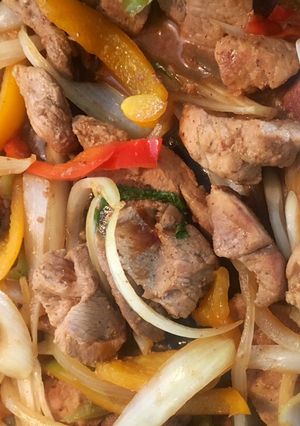 Una foto de Pechuga con vegetales 🥘