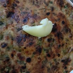 A picture of Methi parantha.