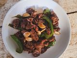 Tumis daging sapi dan paprika