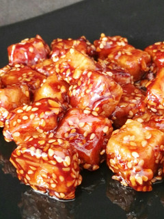 Una foto de Tofu caramelizado