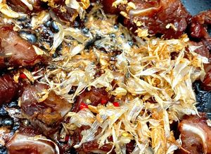 Hình của món Sườn non ram tỏi (khẩu vị ngọt).