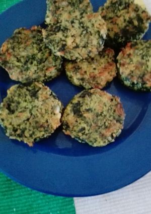 Una foto de Croquetas/hamburguesas de pollo y espinacas con avena extrafina