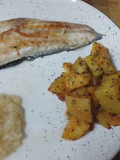 Una foto de 🐟 Lubina a la plancha con compota de pera 🍐