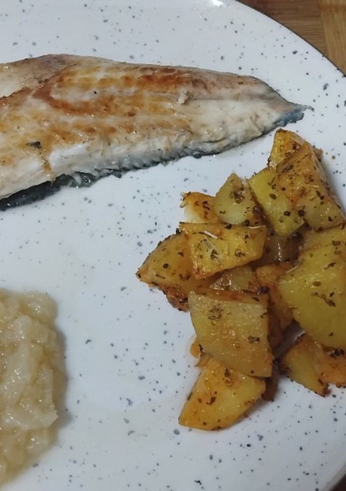 Una foto de 🐟 Lubina a la plancha con compota de pera 🍐