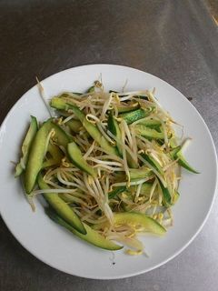 Hình của món Dưa leo trộn giá đỗ.