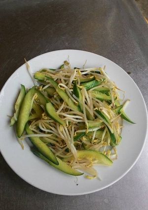 Hình của món Dưa leo trộn giá đỗ.