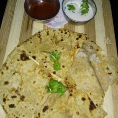 A picture of Aloo ka paratha dahi ki chutney.