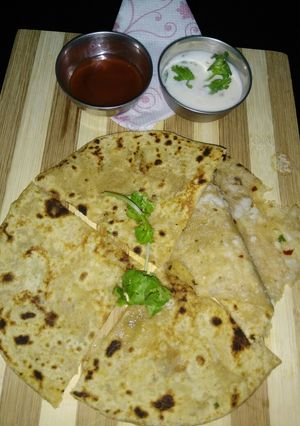 A picture of Aloo ka paratha dahi ki chutney.