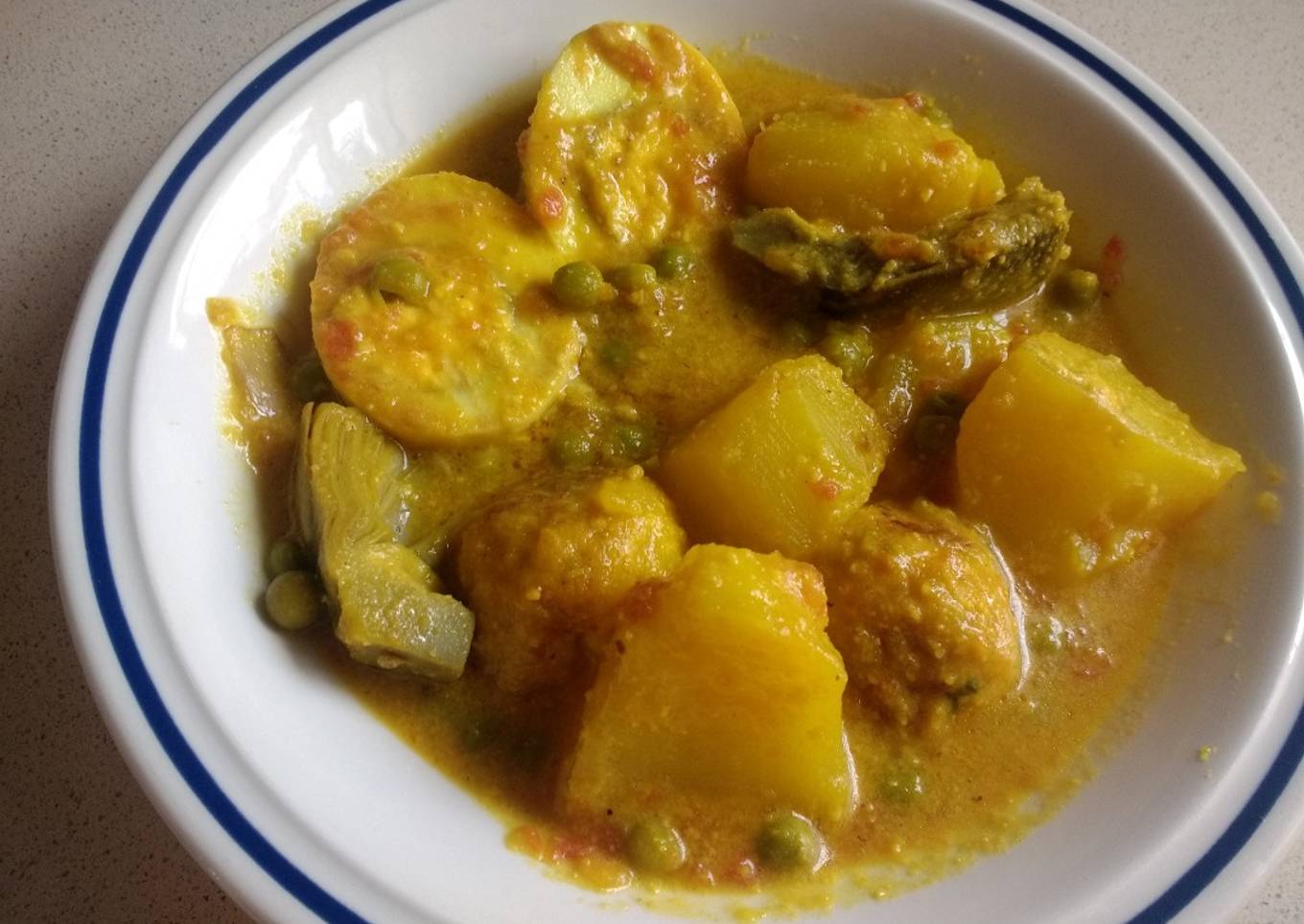 Guisado de huevos duros y albóndigas de bacalao