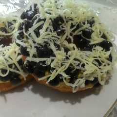 A picture of Donat Empuk choco chip keju.