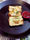 চীজ চিলি গার্লিক ব্রেড স্টিক (cheese chilli garlic bread steak recipe in Bengali)