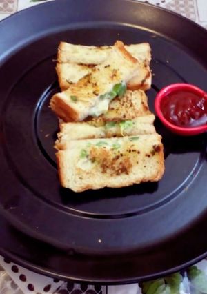 চীজ চিলি গার্লিক ব্রেড স্টিক (cheese chilli garlic bread steak recipe in Bengali) রেসিপির প্রধান ছবি