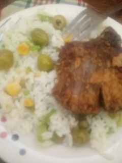 صورة لوصفة سلطة الأرز بسمك الدوراد
