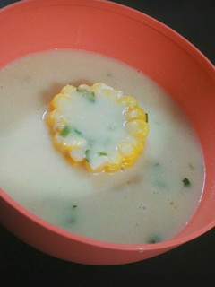 A picture of Shahi chicken and sweetcorn soup.
