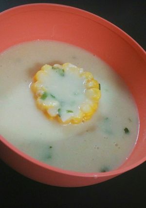 A picture of Shahi chicken and sweetcorn soup.