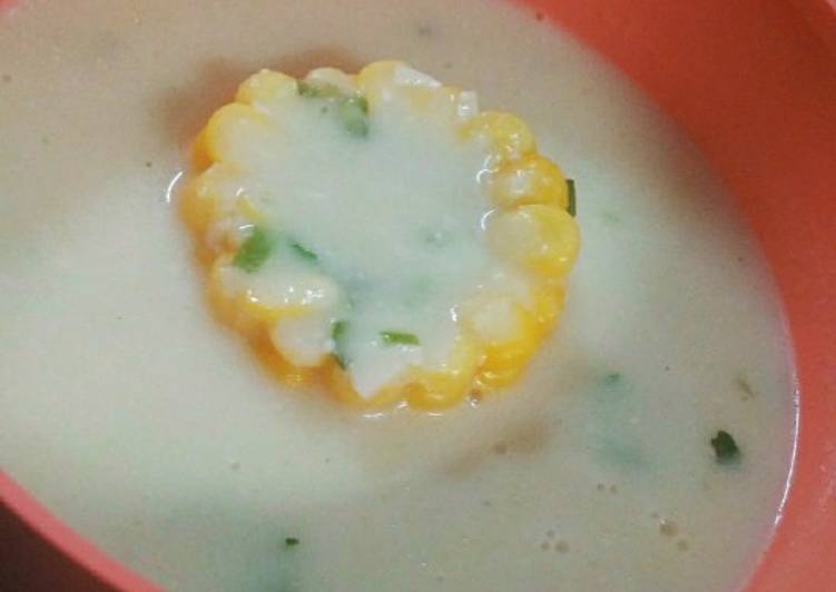 Shahi chicken and sweetcorn soup