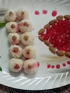 नारियल लड्डू (nariyal ladoo recipe in Hindi) रेसिपी मुख्य फोटो