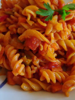 Una foto de Pasta de lentejas con verduras