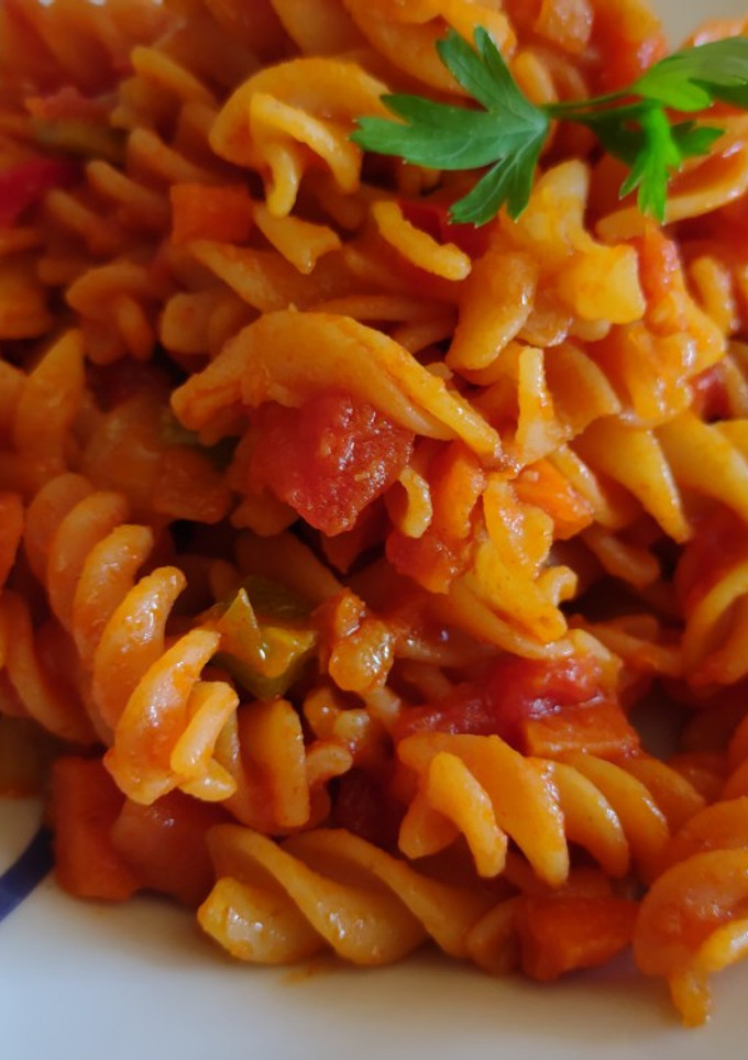 Una foto de Pasta de lentejas con verduras