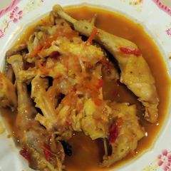 A picture of Chicken peppersoup wit cinnamon.