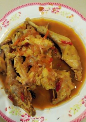 A picture of Chicken peppersoup wit cinnamon.
