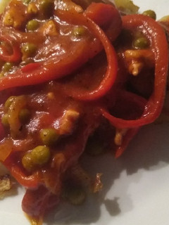 Una foto de Pollo a la portuguesa con papas al horno. Deli y fácil