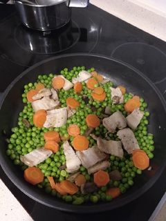 Una foto de Guisantes con panceta y setas