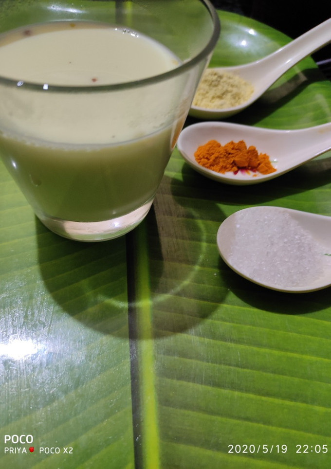 हल्दी ठंडाई मिल्क (Healthy thandai milk recipe in hindi) रेसिपी मुख्य फोटो