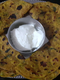 મેથીના થેપલા (Methi Thepla Recipe In Gujarati) રેસીપી મુખ્ય ફોટો