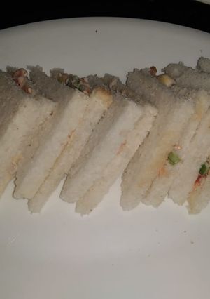 वेजिटेबल सैंडविच (vegetable sandwich recipe in Hindi) रेसिपी मुख्य फोटो