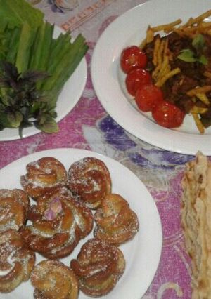 عکسی از دستور جغوربغور و شیرینی گل رز