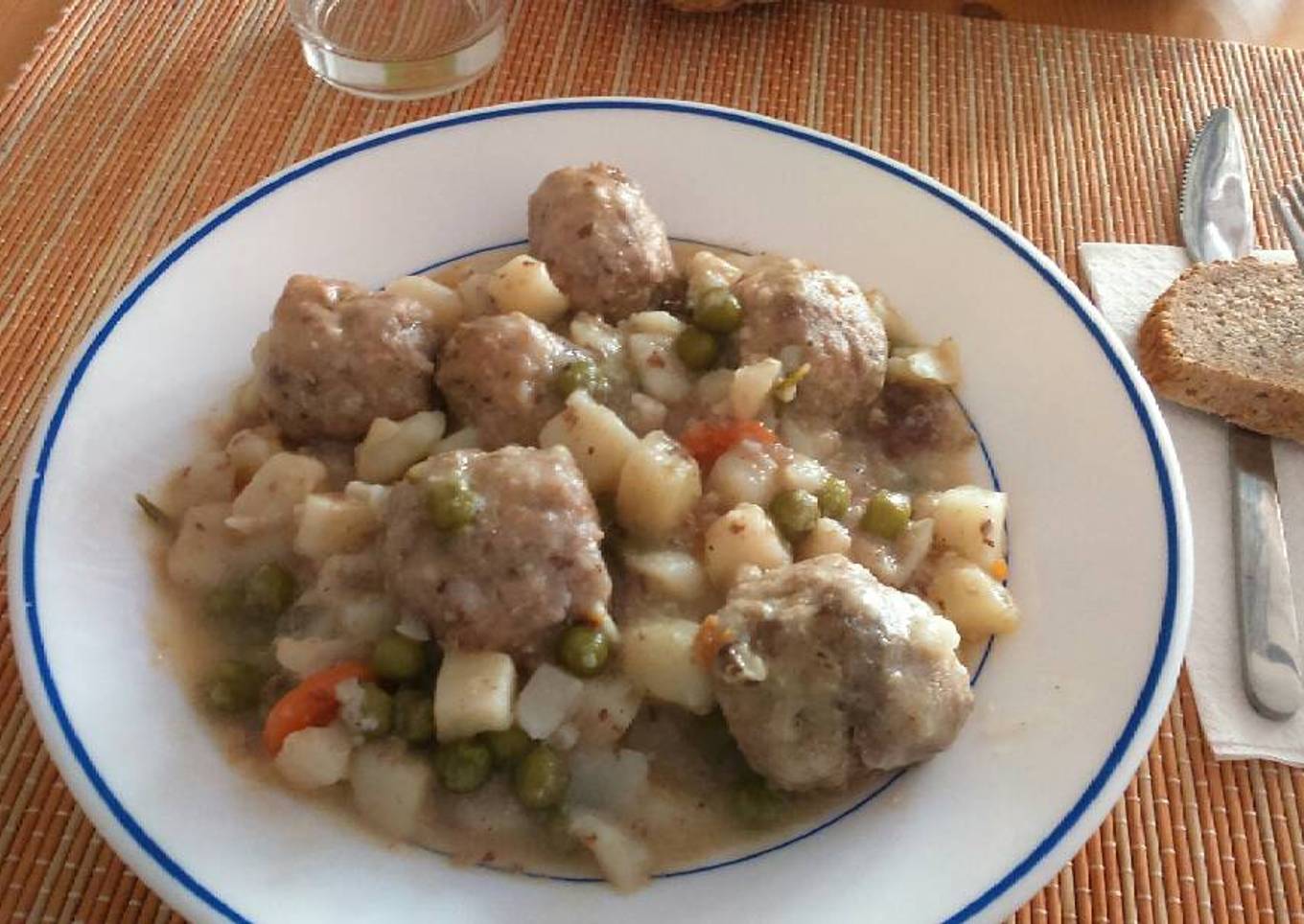 Guisado de albóndigas