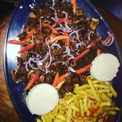 A picture of Fried beef with Chips.