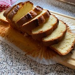 Vanilla pound cake A picture of Vanilla pound cake.