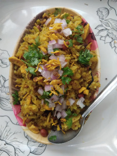 पोहा (Poha recipe in Hindi) रेसिपी मुख्य फोटो