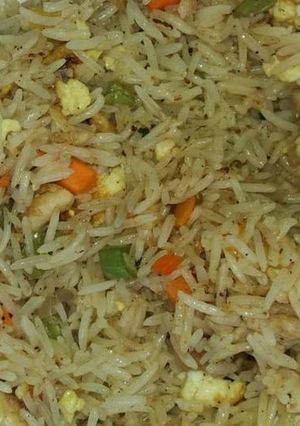 मिक्स वेज चिकन फ्राइड राइस (Mix veg chicken fried rice recipe in Hindi) रेसिपी मुख्य फोटो