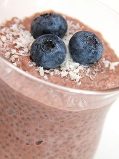 Csokoládés-áfonyás chia puding recept fotója
