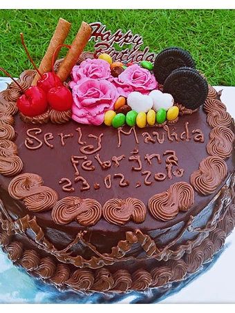 Cara Gampang Menyiapkan Resep  Kue ulang tahun coklat leleh yang Sempurna, Enak