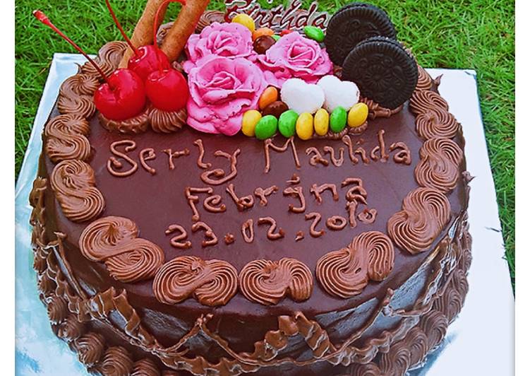 Bagaimana Menyiapkan Kue ulang tahun coklat leleh yang Enak Banget