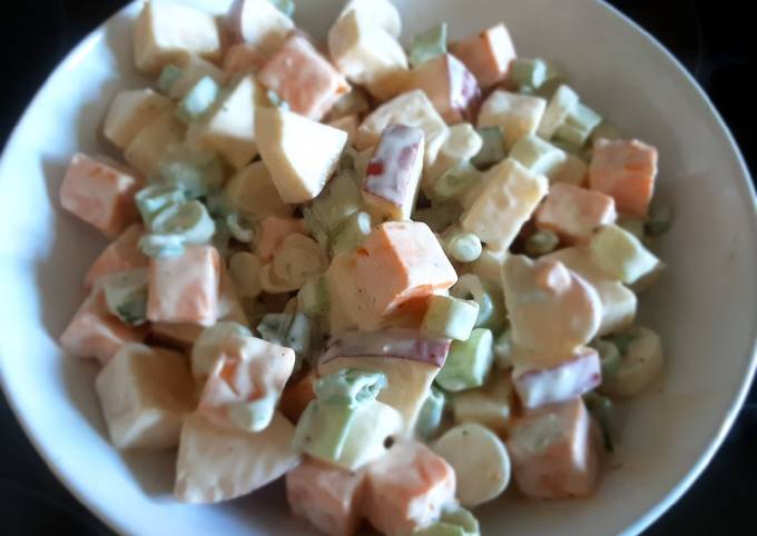Sig's Cheese and Onion Salad with apple