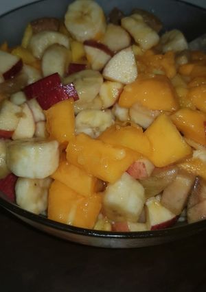 A picture of Fruit cocktail 🥘.