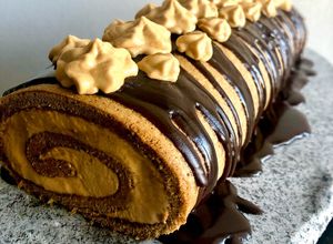 Una foto de Brazo de Reina manjar café (brazo de gitano)
