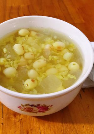 Hình của món Chè hạt sen nha đam đậu xanh.