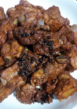 Hình của món Sườn heo kho tiêu.