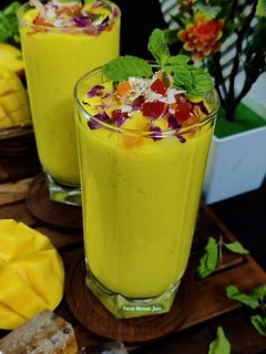 मैंगो लस्सी (mango lassi recipe in Hindi) रेसिपी मुख्य फोटो