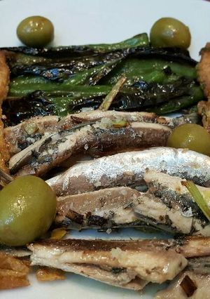 Foto principal de Anchoas del cantábrico rebozadas y fritas con ajo